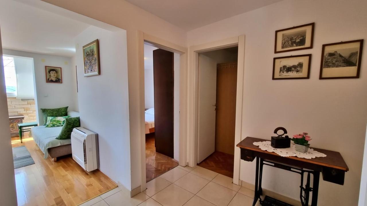 Apartment Tica Omiš Esterno foto